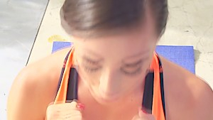 Insatiable woman at the gym gets her face blasted