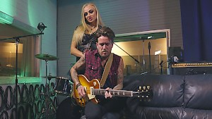 Blazing babe test drives her new guitarist